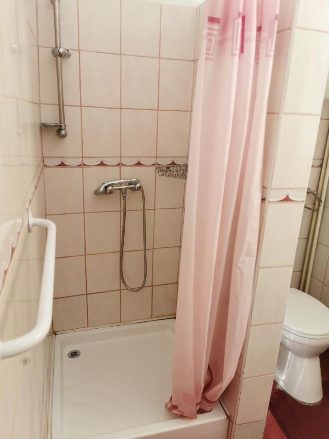 Hotel Kis Rigo Vendeghaz Salgótarján Exterior foto