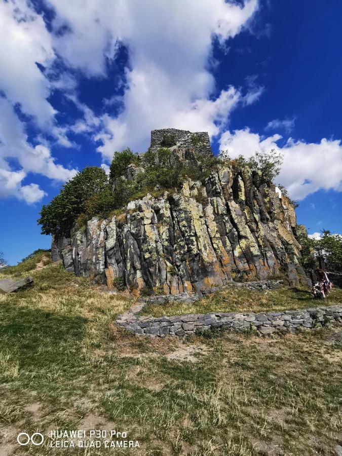 Hotel Kis Rigo Vendeghaz Salgótarján Exterior foto