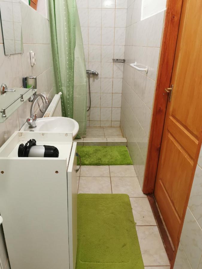Hotel Kis Rigo Vendeghaz Salgótarján Exterior foto